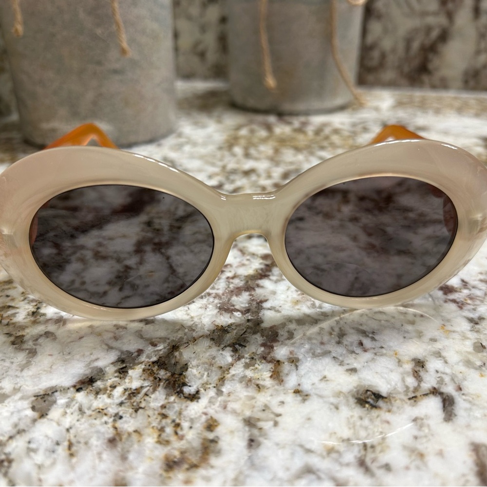 Vintage Gianni Versace Cream Oval 🕶️ Sunglasses